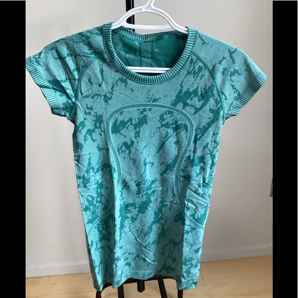 Size 4 teal lululemon swiftly tech t-shirt - Picture 1 of 3